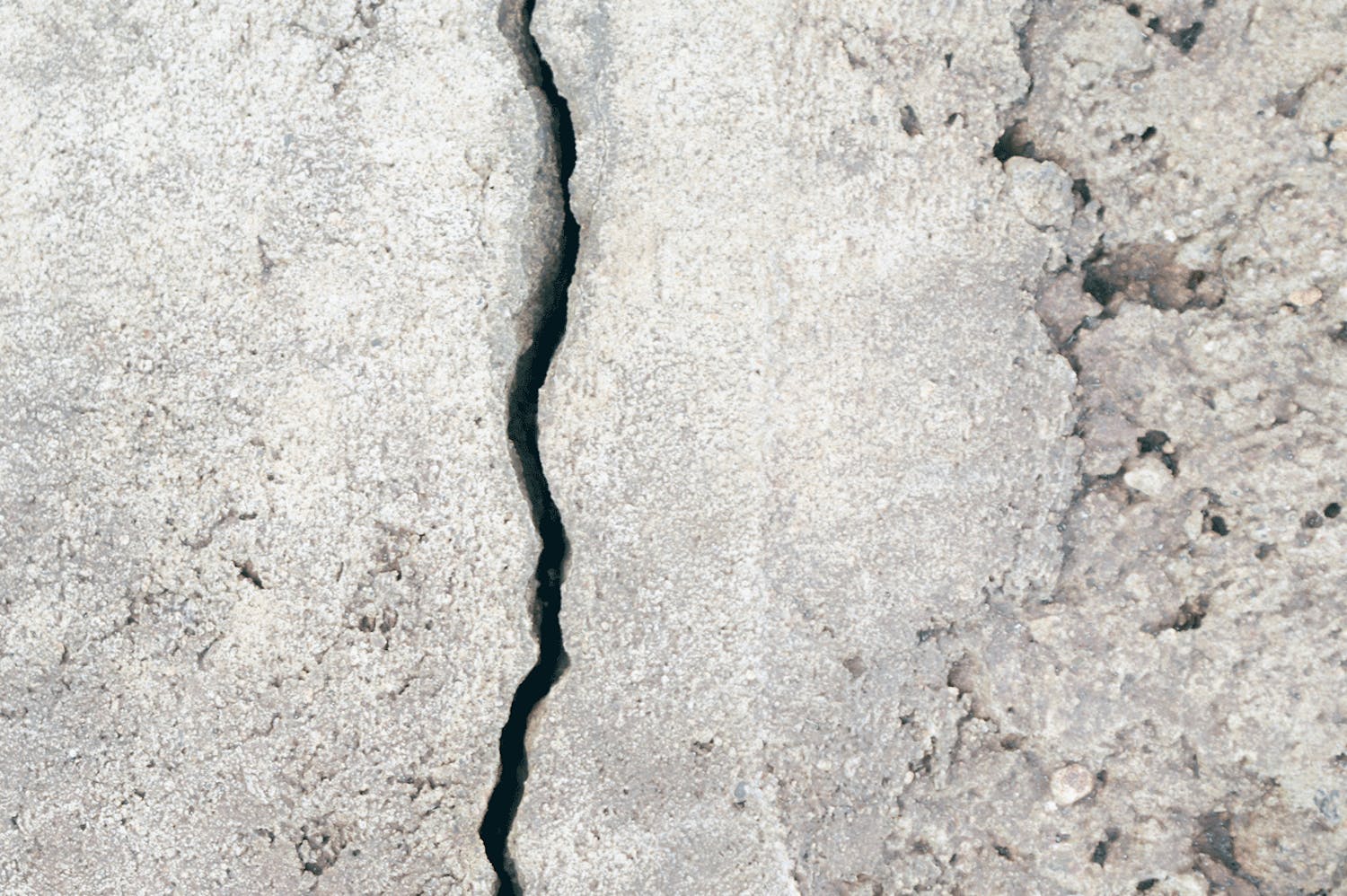 Få styr på revnerne Sætningsskader indendørs og udendørs